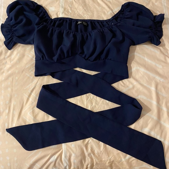 Tied Hem Puff Sleeve Crop Top - Picture 2 of 2